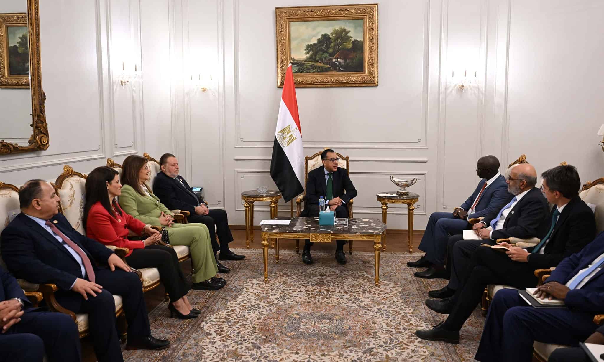 رئيس الوزراء يستعرض ملفات التعاون مع نائب رئيس مجموعة البنك الدولي
